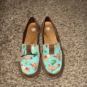 Never worn Ariat Cruisers